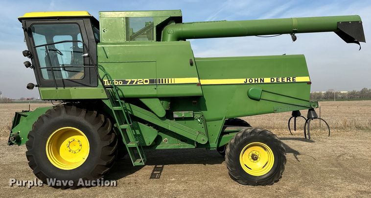 image for item OE9049 1983 John Deere 7720 Turbo combine