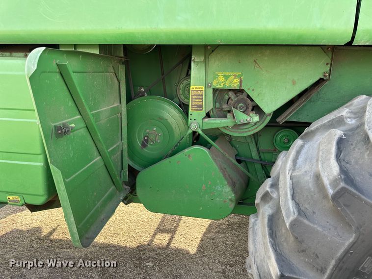 image for item OE9049 1983 John Deere 7720 Turbo combine