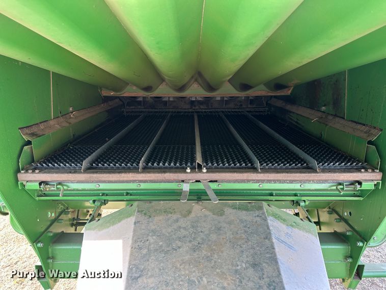 image for item OE9049 1983 John Deere 7720 Turbo combine