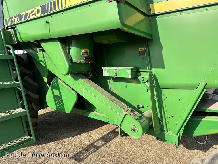 image for item OE9049 1983 John Deere 7720 Turbo combine