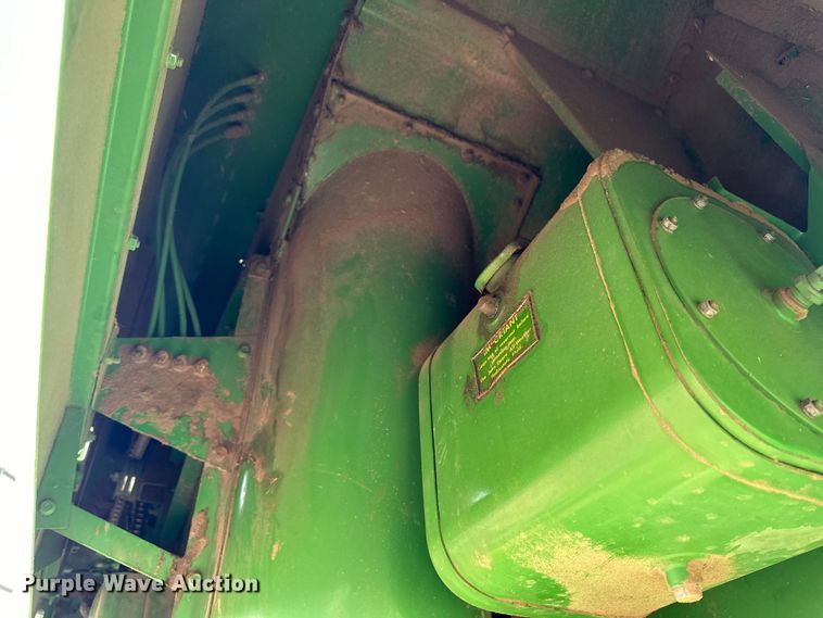 image for item OE9049 1983 John Deere 7720 Turbo combine
