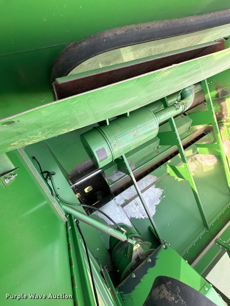 image for item OE9049 1983 John Deere 7720 Turbo combine