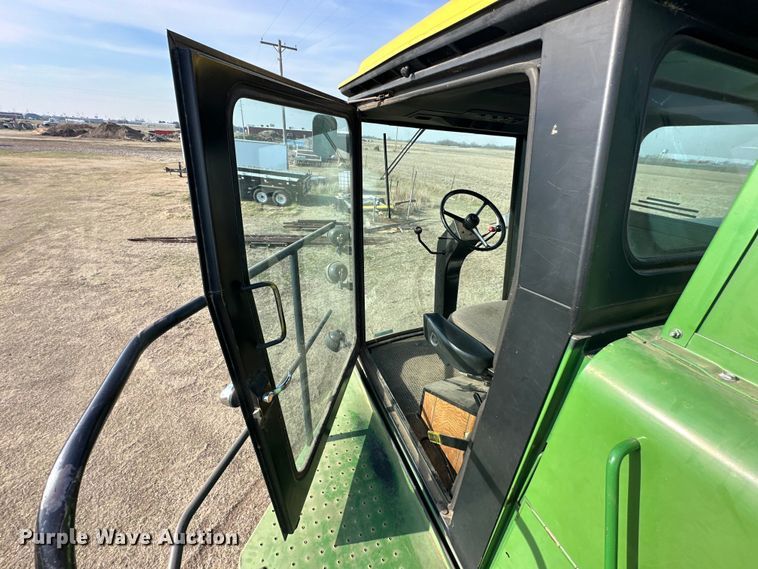 image for item OE9049 1983 John Deere 7720 Turbo combine