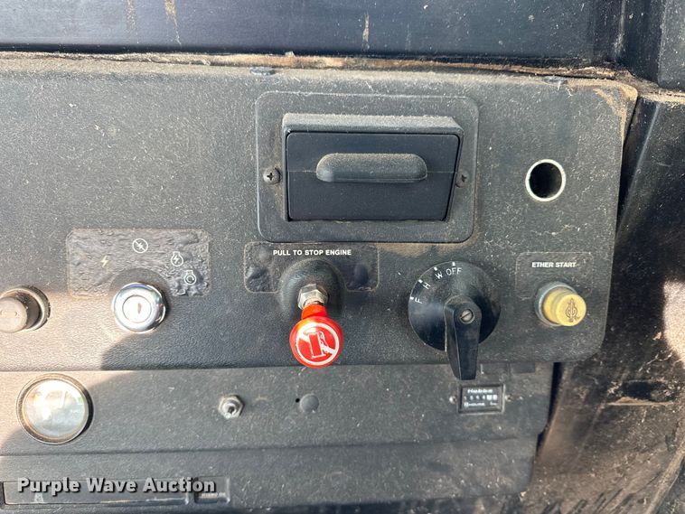 image for item OE9049 1983 John Deere 7720 Turbo combine