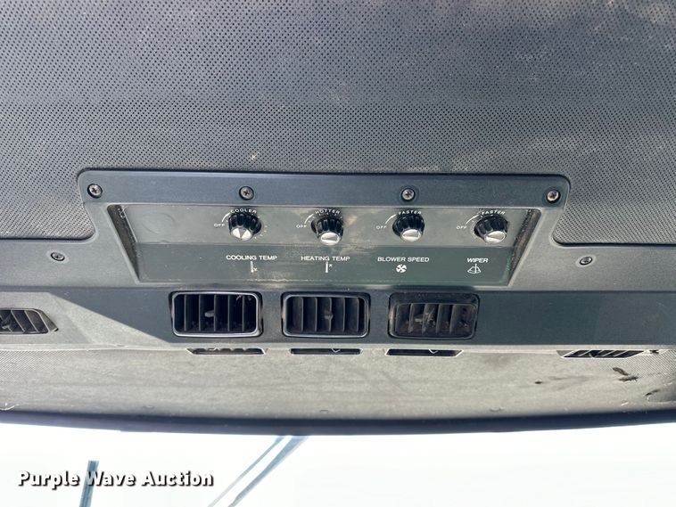 image for item OE9049 1983 John Deere 7720 Turbo combine