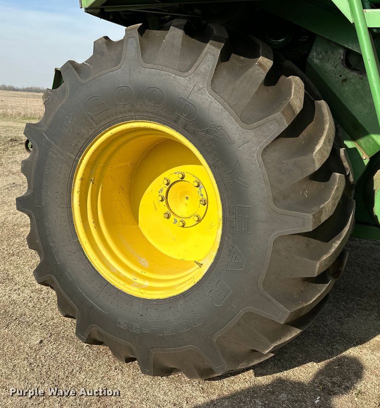 image for item OE9049 1983 John Deere 7720 Turbo combine