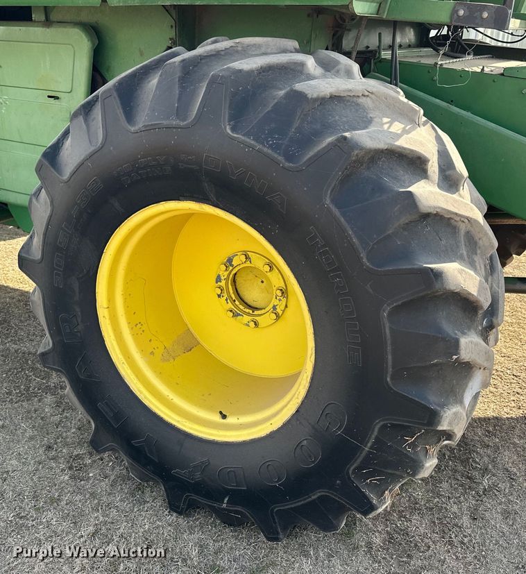 image for item OE9049 1983 John Deere 7720 Turbo combine