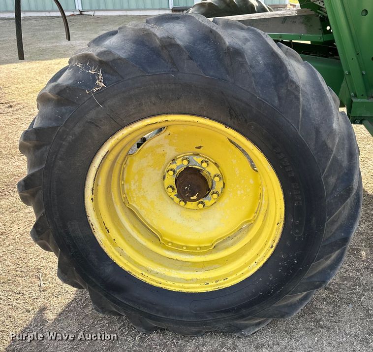 image for item OE9049 1983 John Deere 7720 Turbo combine