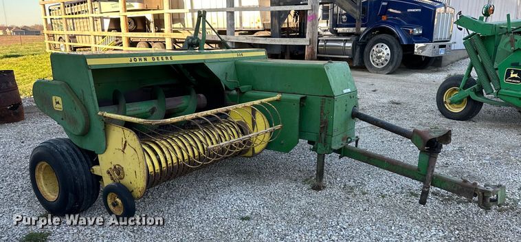 image for item OF9367 John Deere 336 small square baler