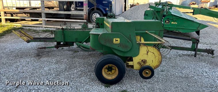 image for item OF9367 John Deere 336 small square baler