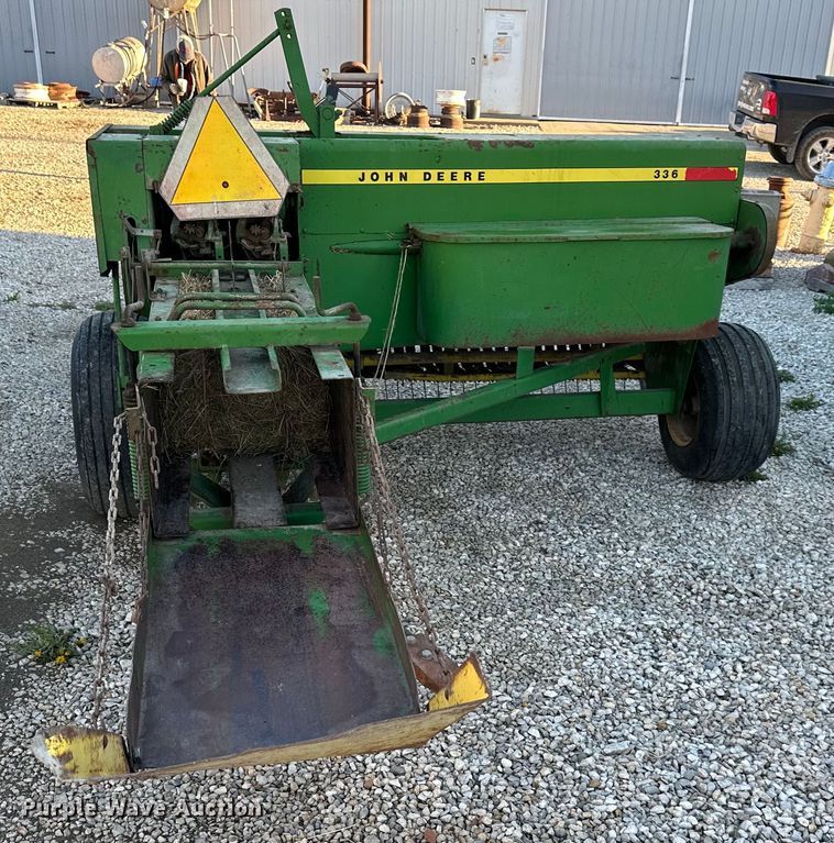 image for item OF9367 John Deere 336 small square baler