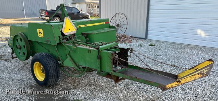 image for item OF9367 John Deere 336 small square baler