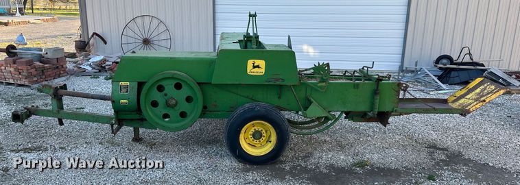 image for item OF9367 John Deere 336 small square baler