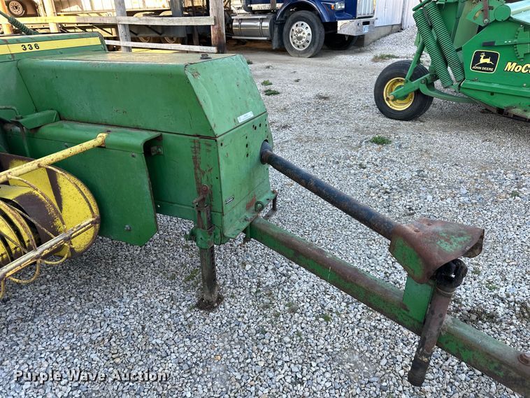 image for item OF9367 John Deere 336 small square baler