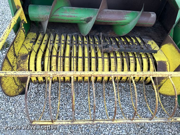 image for item OF9367 John Deere 336 small square baler