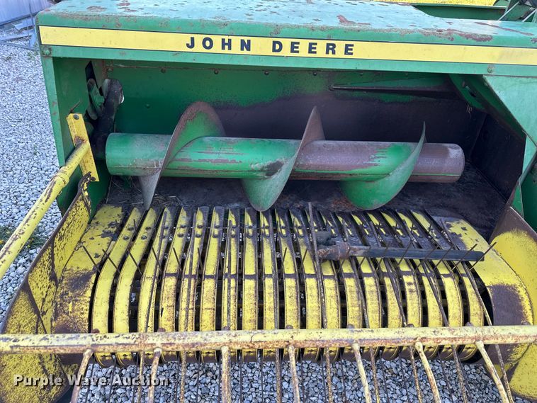 image for item OF9367 John Deere 336 small square baler