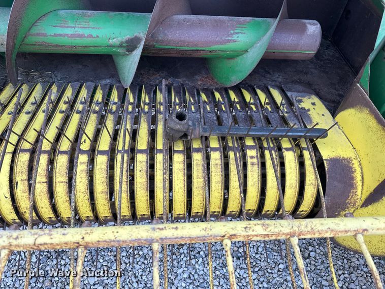 image for item OF9367 John Deere 336 small square baler