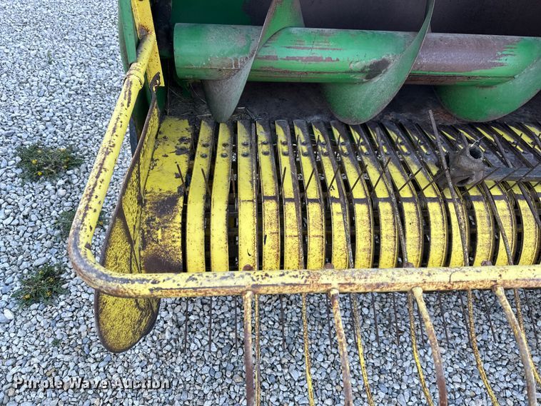 image for item OF9367 John Deere 336 small square baler