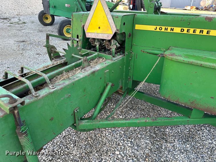 image for item OF9367 John Deere 336 small square baler