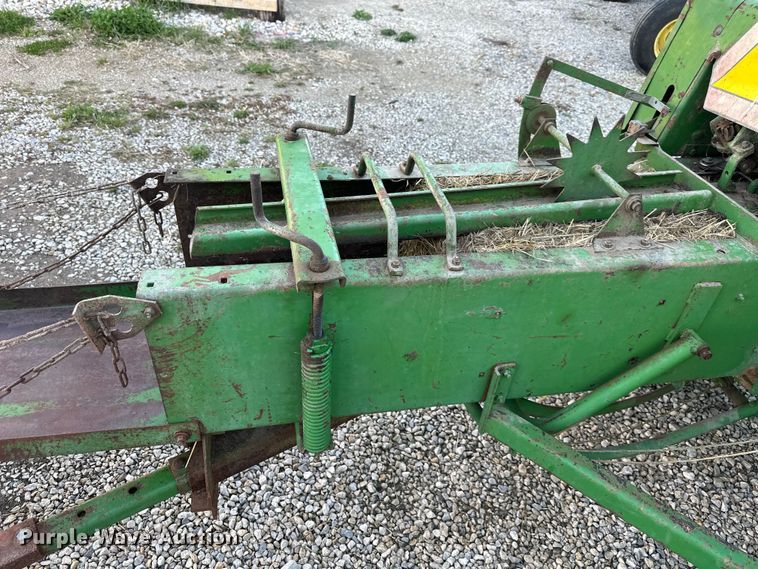 image for item OF9367 John Deere 336 small square baler