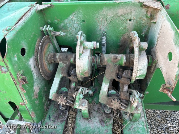 image for item OF9367 John Deere 336 small square baler