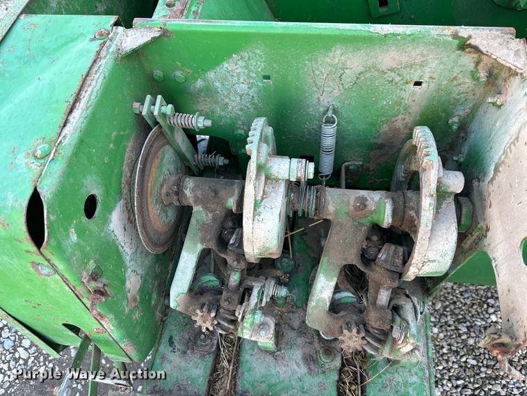 image for item OF9367 John Deere 336 small square baler