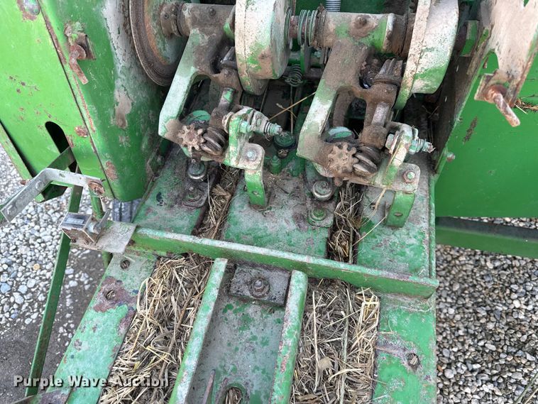 image for item OF9367 John Deere 336 small square baler