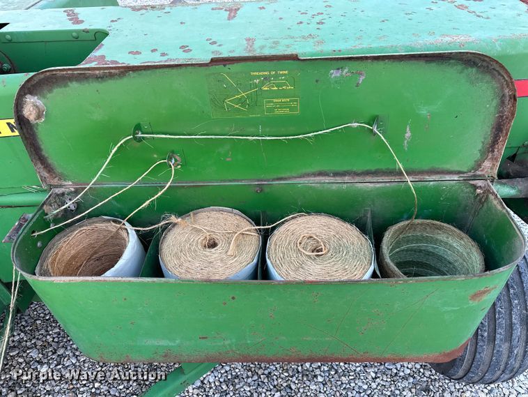 image for item OF9367 John Deere 336 small square baler