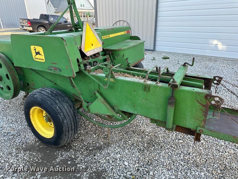 image for item OF9367 John Deere 336 small square baler