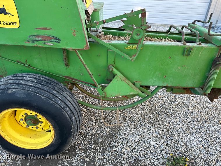image for item OF9367 John Deere 336 small square baler