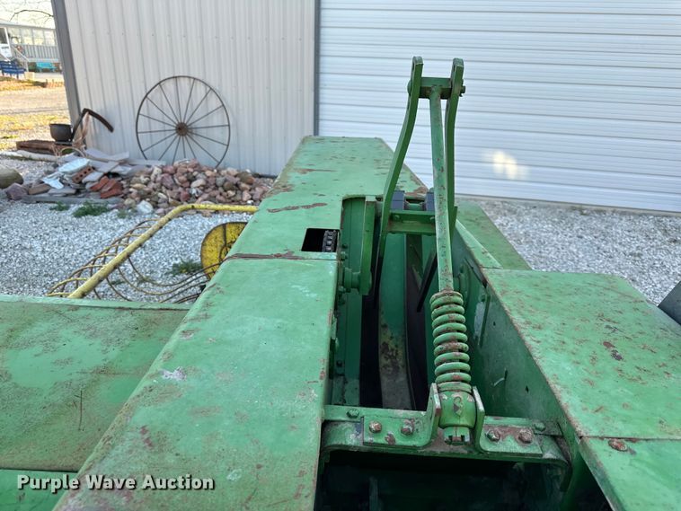 image for item OF9367 John Deere 336 small square baler