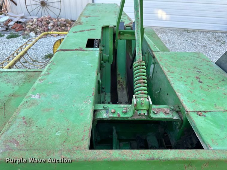 image for item OF9367 John Deere 336 small square baler