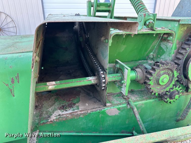 image for item OF9367 John Deere 336 small square baler