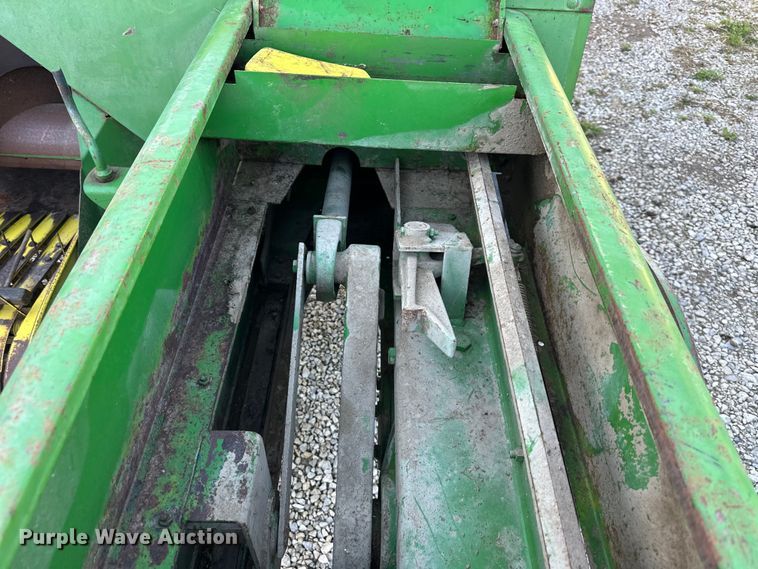 image for item OF9367 John Deere 336 small square baler