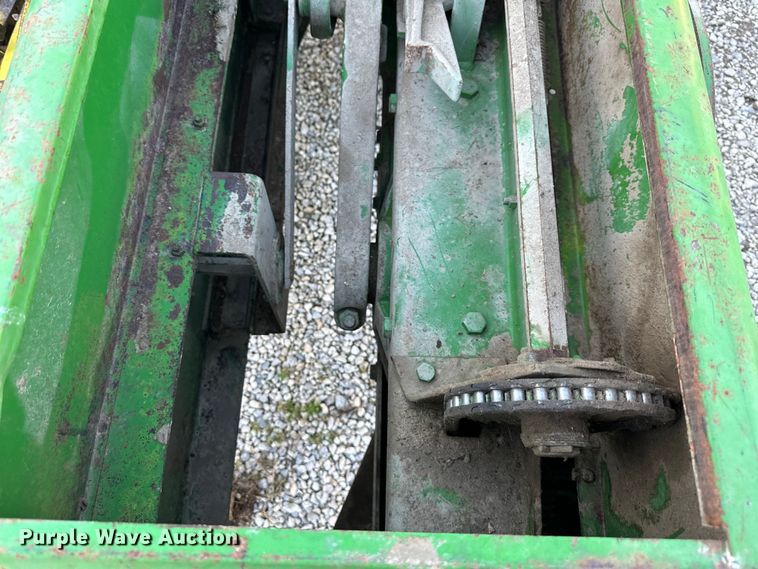 image for item OF9367 John Deere 336 small square baler