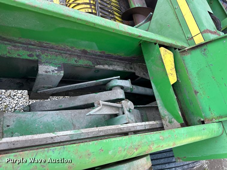 image for item OF9367 John Deere 336 small square baler