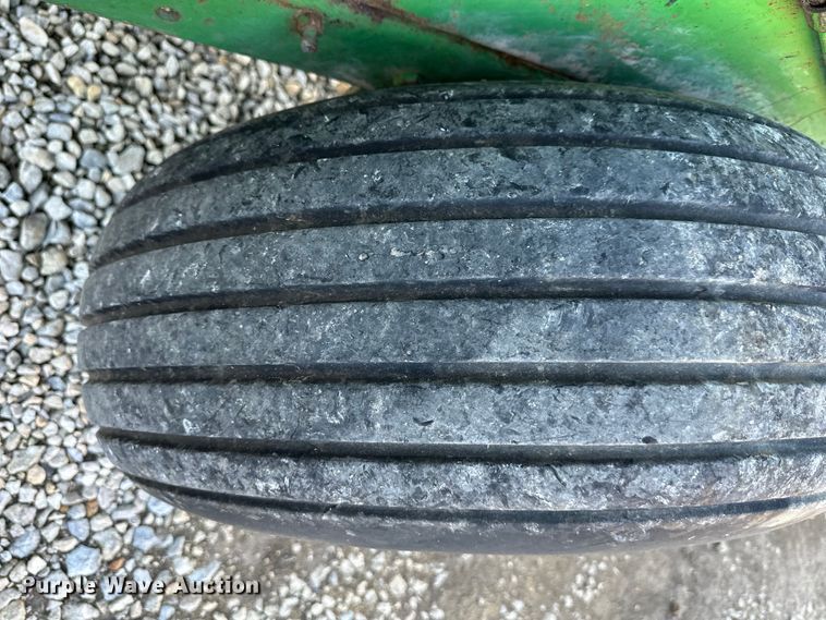 image for item OF9367 John Deere 336 small square baler