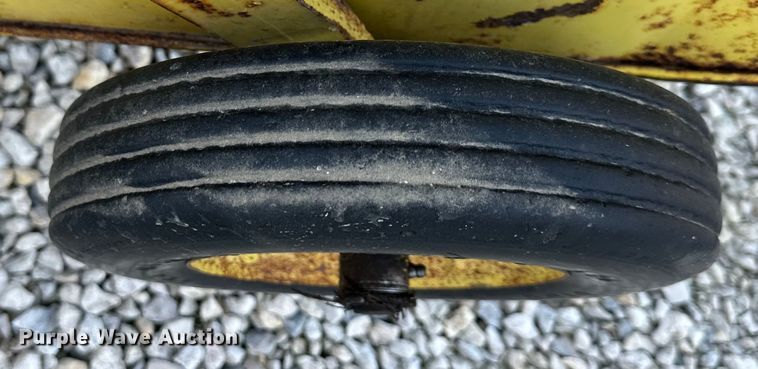 image for item OF9367 John Deere 336 small square baler