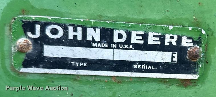 image for item OF9367 John Deere 336 small square baler