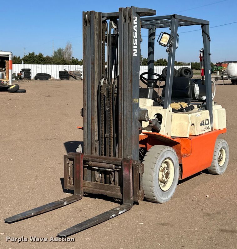 image for item OI9009 Nissan 40 forklift