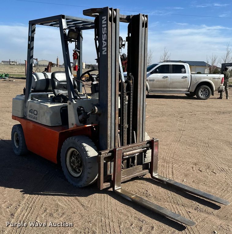 image for item OI9009 Nissan 40 forklift