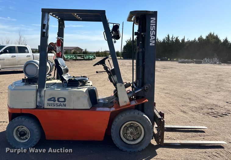 image for item OI9009 Nissan 40 forklift