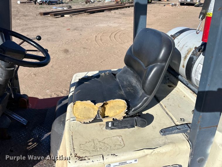 image for item OI9009 Nissan 40 forklift