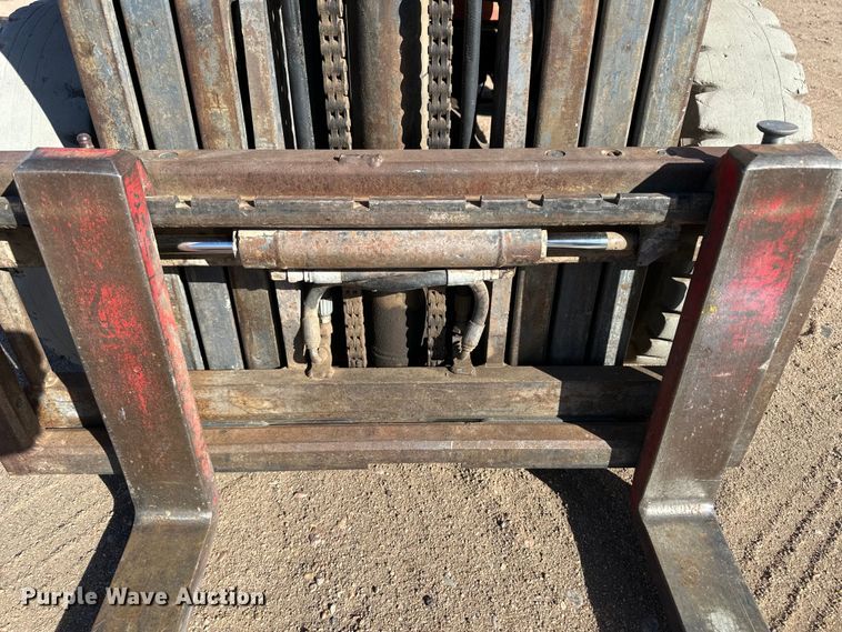 image for item OI9009 Nissan 40 forklift