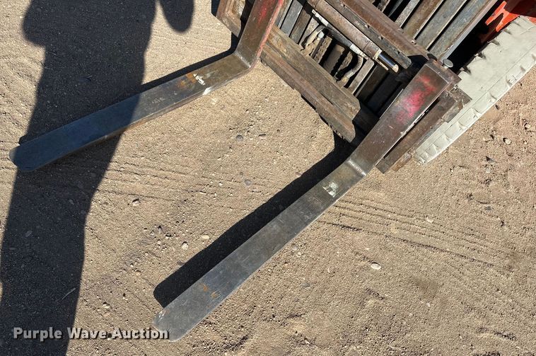 image for item OI9009 Nissan 40 forklift