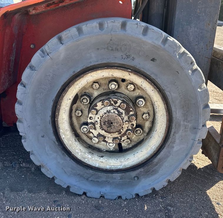 image for item OI9009 Nissan 40 forklift