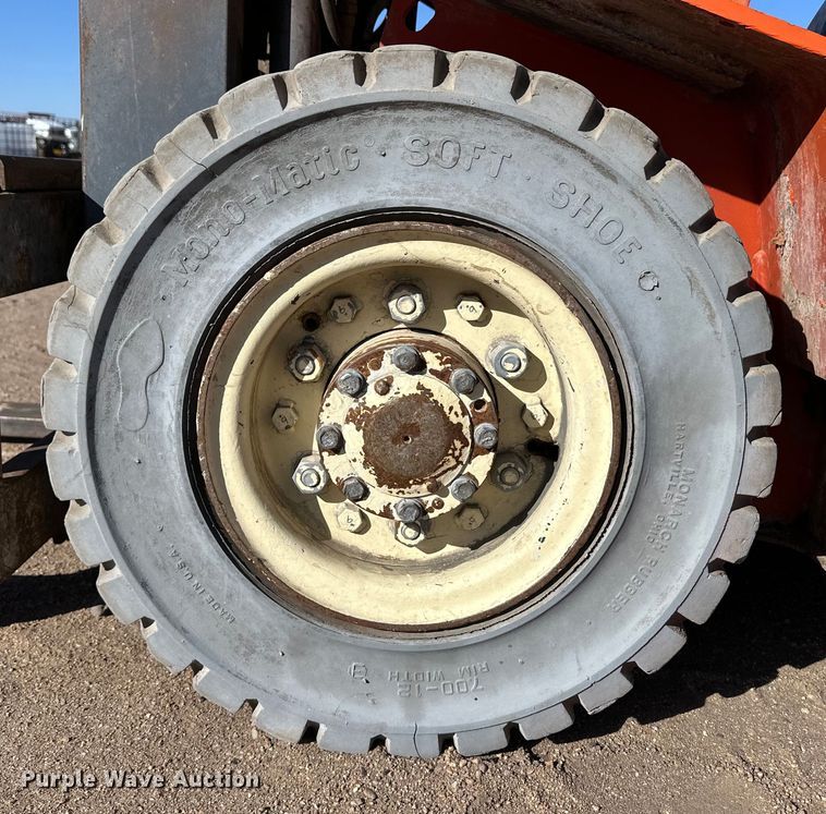 image for item OI9009 Nissan 40 forklift