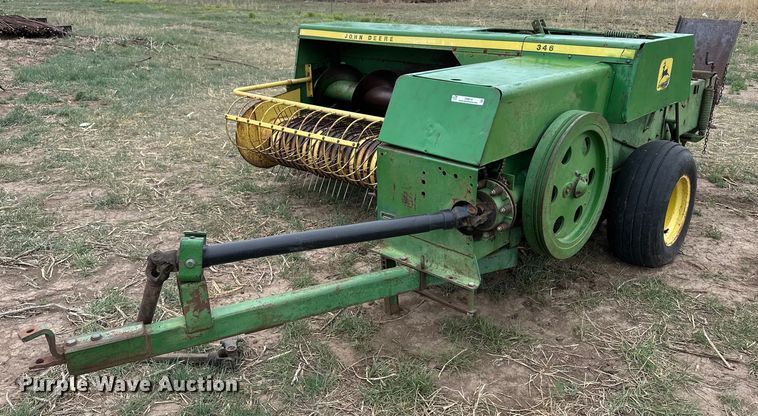 image for item OI9014 John Deere 346 small square baler