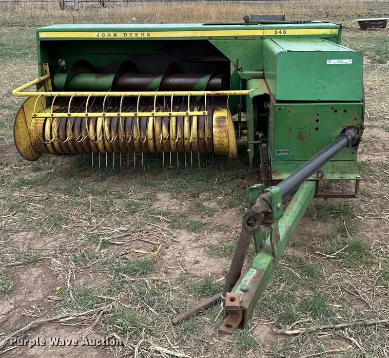 image for item OI9014 John Deere 346 small square baler