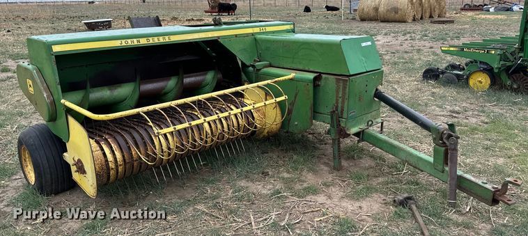 image for item OI9014 John Deere 346 small square baler